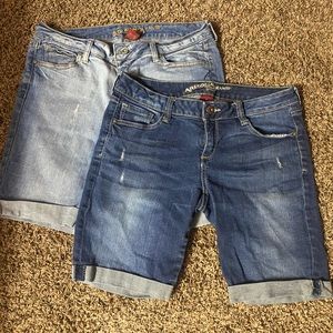 Two pair EUC Arizona size 9 shorts